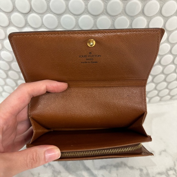 Louis Vuitton Wallet- Authentic - Picture 2 of 9